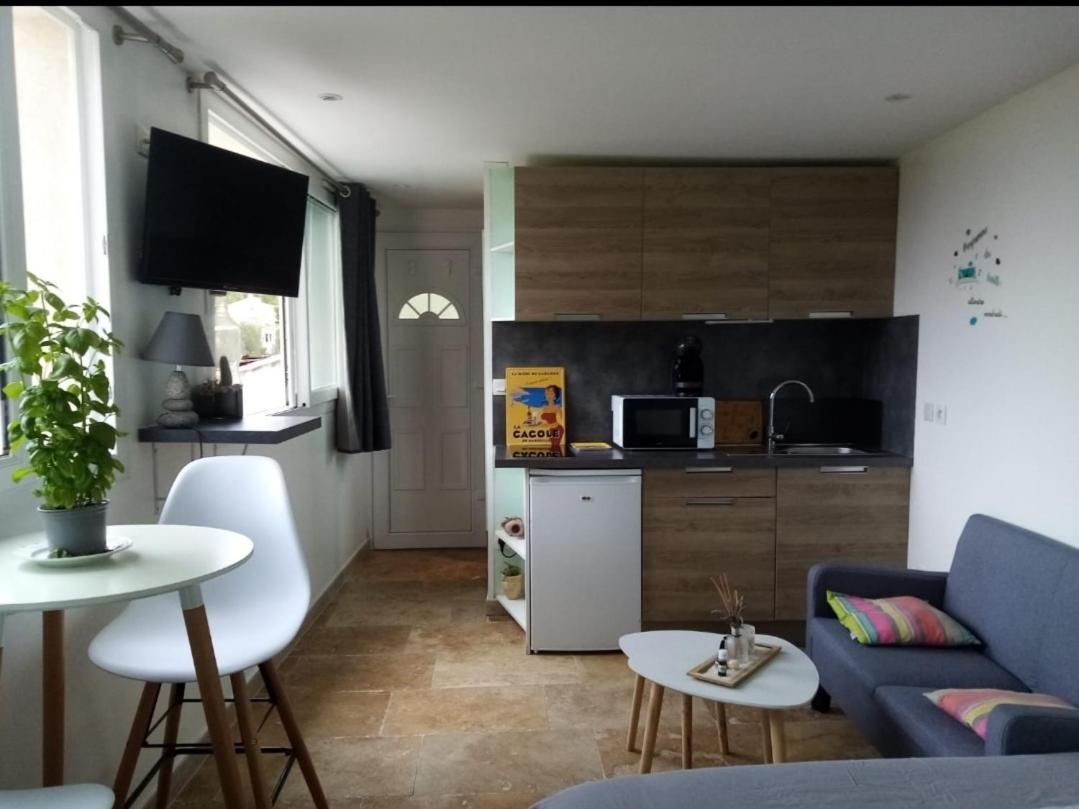 Studio D'Environ 20M2, Piscine, Vue Mer, Pour 2 Personnes Marseille Exterior photo